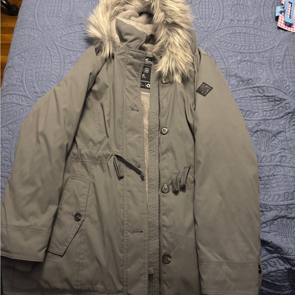 Hollister Women's Gray Puffer Coat with Faux Fur Hood